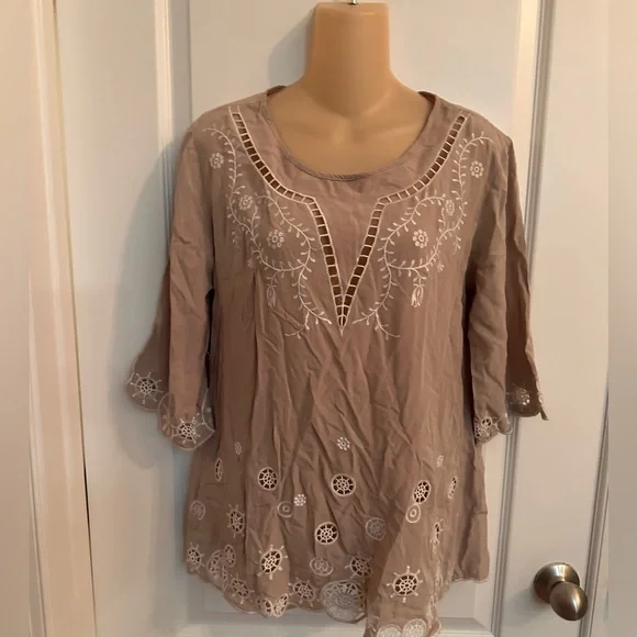 Solitaire Ravi Khosla Women’s Embroidered Blouse - Picture 3 of 11